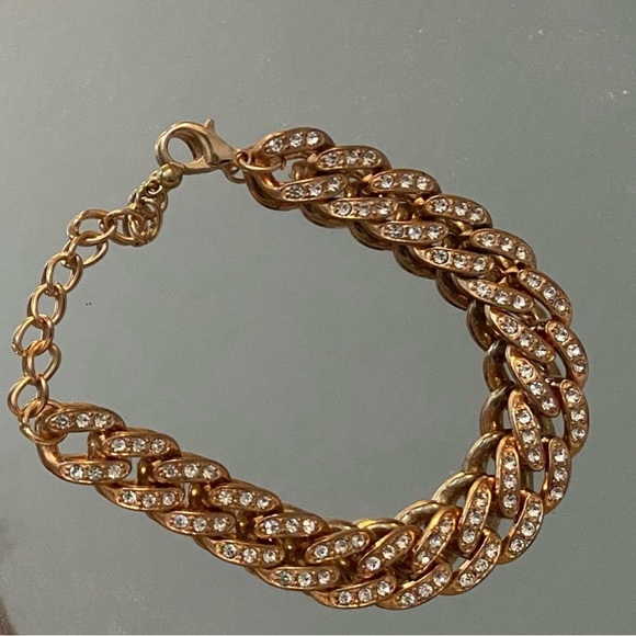 Jewelry - Gold bracelet with small diamonds